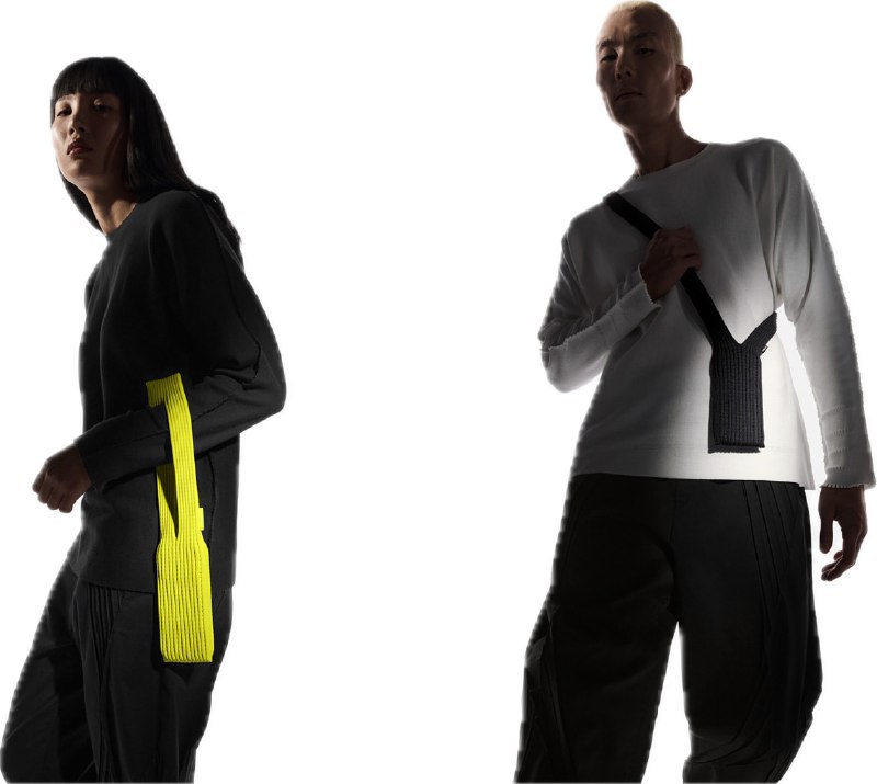 【 #苹果 推出新配件iPhone Pocket，售价1299元起】苹果与三宅一生共同推出iPhone Pocket